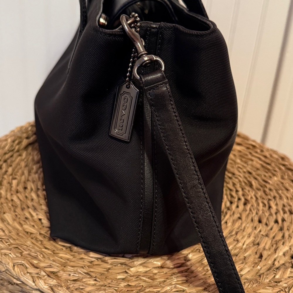 Coach Classic Black Tote with Crossbody Strap - Great Condition - Picture 4 of 13